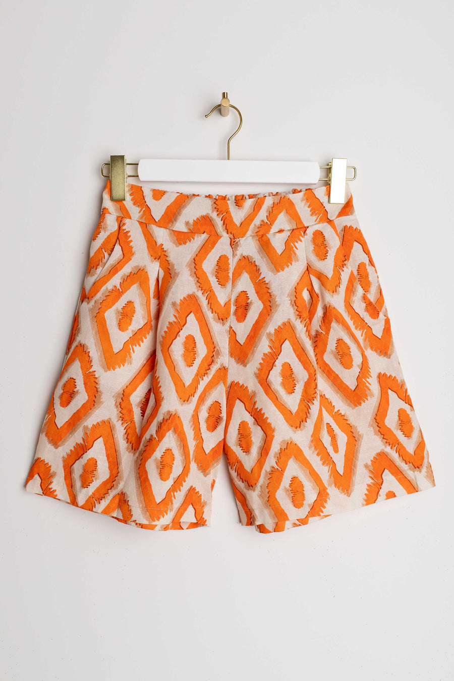 Orange gemusterte Shorts
